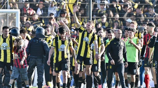 Los jugadores de Deportivo Madryn se preparan para la gran final ante Gimnasia de Mendoza por un boleto a la Liga Profesional.