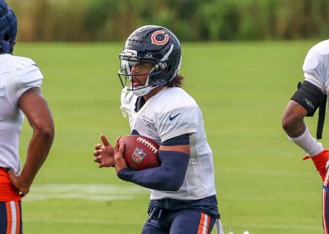 Chicago Bears cornerback Kyler Gordon (6) runs with the ball after catching a pass during training camp at Halas Hall on July 29, 2025, in Lake Forest.  (Stacey Wescott/Chicago Tribune)