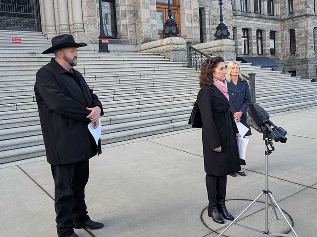  Vancouver-Quilchena MLA Dallas Brodie (centre), speaking to the media with fellow MLAs Tara Armstrong of Kelowna-Lake Country-Coldstream and Jordan Kealy of Peace River North.