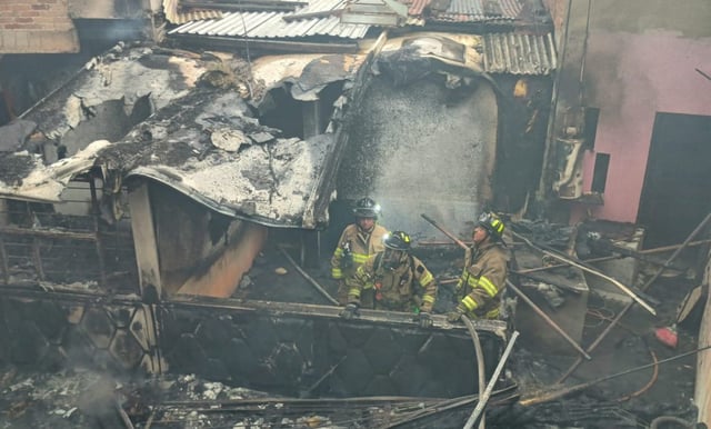 Cae rayo e incendia casa en avenida Michoacán, Morelia
