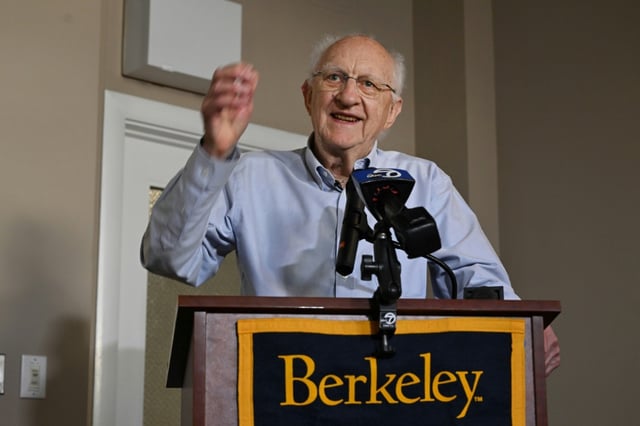 Einer der diesjährigen Physik-Nobelpreisträger hat die von US-Präsident Donald Trump vorangetriebenen Kürzungen im Wissenschaftsbereich scharf kritisiert. Es handele sich um ein "immens ernstes Problem", sagte John Clarke.