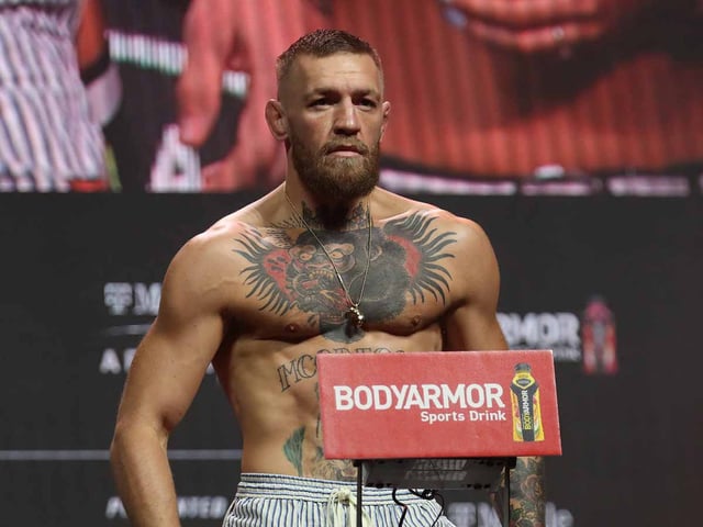 Conor McGregor en la báscula.