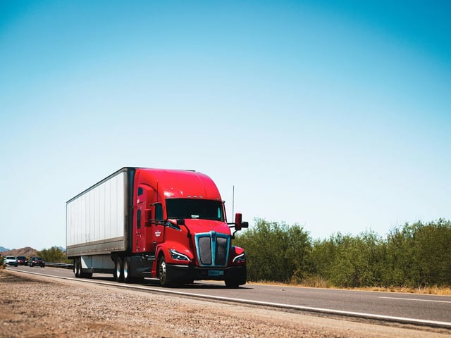 El balizado de vehículos de autotransporte federal busca mejorar la seguridad en carreteras y puentes de jurisdicción federal.