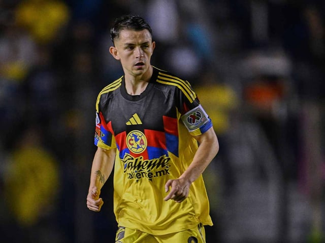 Álvaro Fidalgo jugando con América.