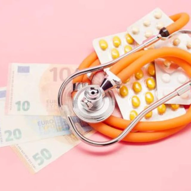 Eine radikale Lösung für die Finanzprobleme des Gesundheitssystems wäre, die Zahl der Krankenkassen von derzeit 94 auf 1 zu reduzieren. Schließlich fallen damit auch 93 Verwaltungsapparate weg. Doch die Einheitsversicherung hat viele Nachteile.