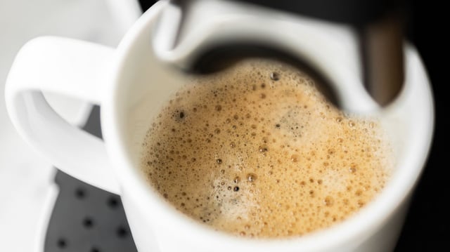 Le café fait partie de ces produits, comme le sucre, le chocolat ou l'huile d'olive, qui ont connu des envolées spectaculaires de prix depuis trois ans.