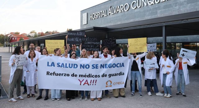 Nueva concentración ayer frente al Cunqueiro. | |