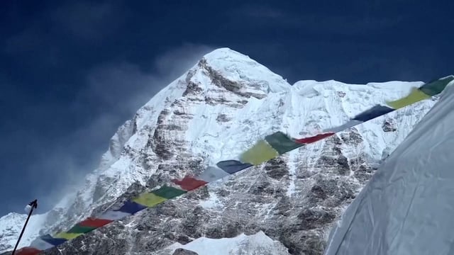 580 Wanderer und 300 Begleiter wurden am Mount Everest nach Schneesturm wohlbehalten gerettet.