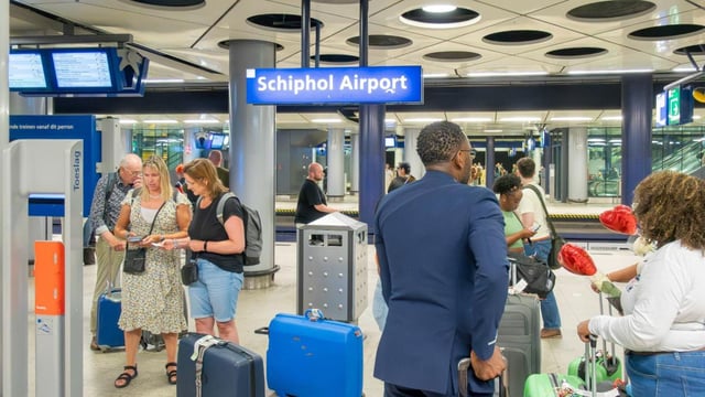 De hele dag minder treinen rond Schiphol door seinstoring