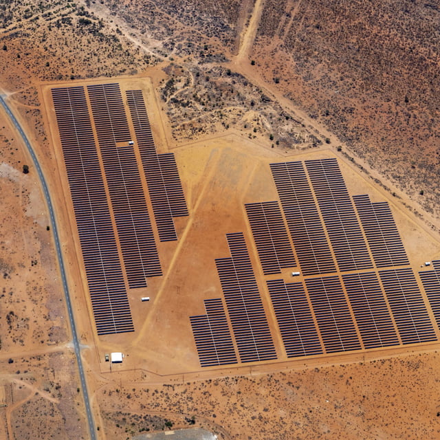 Solarzellen in der Wüste: Sonne, Wind und Land sind die großen Reichtümer Namibias.