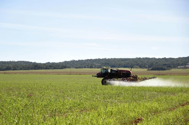 Deutschland muss mehr gegen Nitrat im Grundwasser tun: Die Bundesregierung muss ein Aktionsprogramm zum Schutz von Gewässern vor der Verunreinigung mit Nitrat aus der Landwirtschaft erstellen.