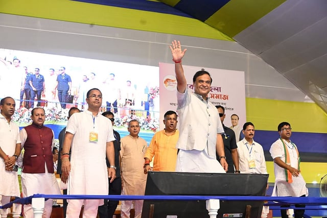 Assam: CM Distributes MMMUA Seed Fund in Tinsukia, Empowering Women Entrepreneurs to Soar Higher