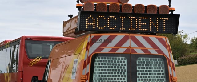 L’homme a provoqué un accident de la route car il voulait se suicider après avoir tué son épouse.