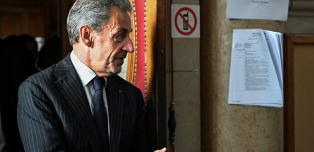 L'ancien président Nicolas Sarkozy quitte le palais de justice de Paris après le verdict de son procès en appel dans l'affaire Bygmalion, le 14 février 2024