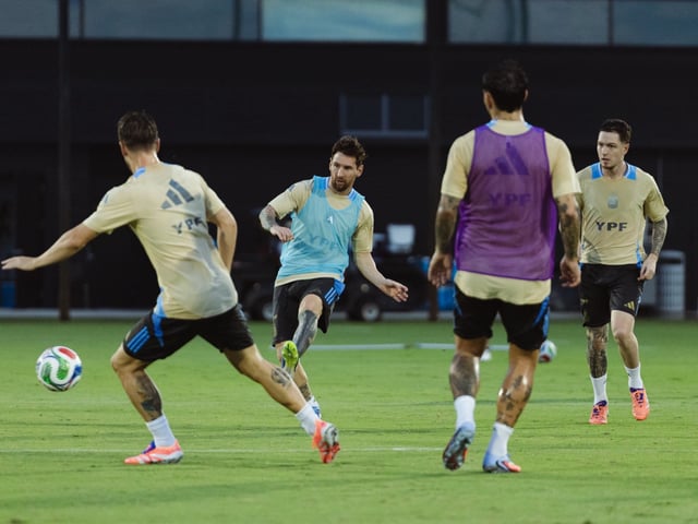 El plantel de Lionel Scaloni trabajó hoy por la tarde en predio del Inter Miami
Foto: Tato Pagano Prensa AfaEl Afa
Messi - FTP CLARIN messi.jpg Z Bairo