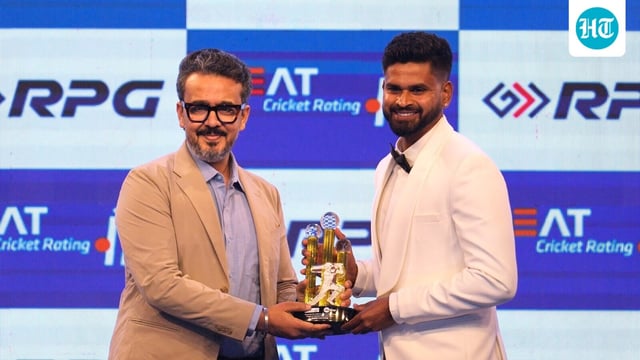Shreyas Iyer (R) receives an award