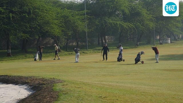 Practice bays at a Delhi–NCR range. The region hosts legacy clubs and newer public options, including the DDA’s 18-hole course in Dwarka.
