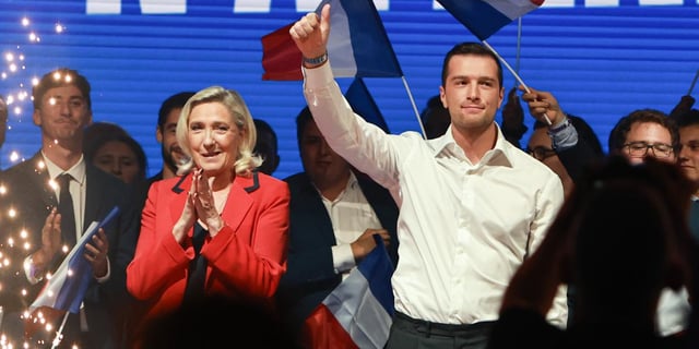 Les leaders du parti d’extrême droite Marine Le Pen et Jordan Bardella font la course en tête dans les sondages.