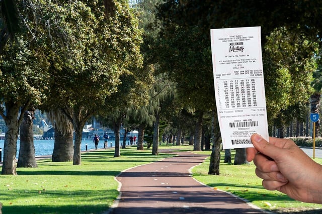 The winning numbers were 35, 12, 40, 44, 30 and 29, with supplementary numbers 31 and 37.