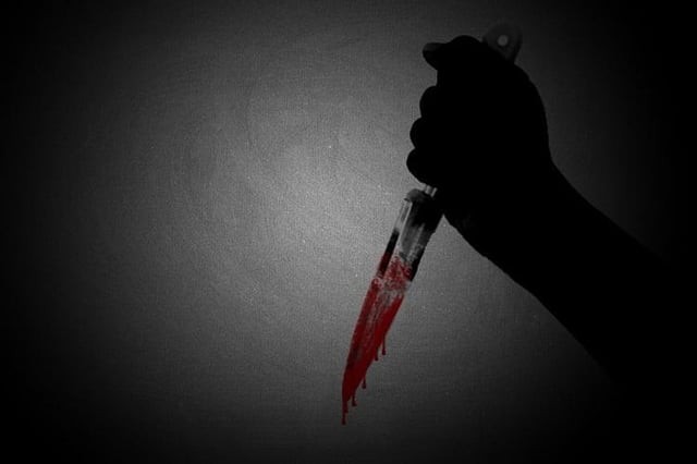 Image featuring a knife with blood, used for representation 