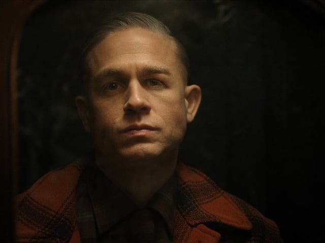 Charlie Hunnam como Ed Gein en Monstruo, de Netflix. Foto: Netflix