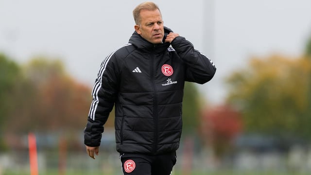 Erstes Spiel als Trainer von Fortuna – und gleich der erste Sieg. Erfolgreiches Debüt für Neu-Coach Markus Anfang (51).