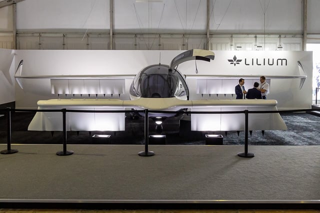 Der elektrisch betriebene Senkrechtstarter Lilium Jet des Unternehmens Lilium wird auf der Luftfahrtmesse ILA 2024 am Flughafen Berlin Brandenburg ausgestellt. Der Lilium Jet ist ein innovatives Flugtaxi, das fuer den urbanen Luftverkehr konzipiert wurde und emissionsfreie Mobilitaet ermoeglicht. Internationale Luft- und Raumfahrtausstellung ILA - Verteidigungstechnik, 07.06.2024 Foto: Eibner/Ardan Fuessmann