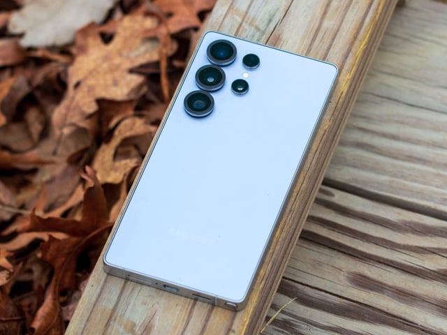 Angled view of the Galaxy S25 Ultra face-down
