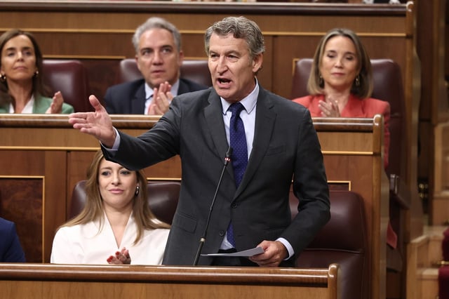 El presidente del PP, Alberto Núñez Feijóo, este miércoles en el pleno del Congreso.