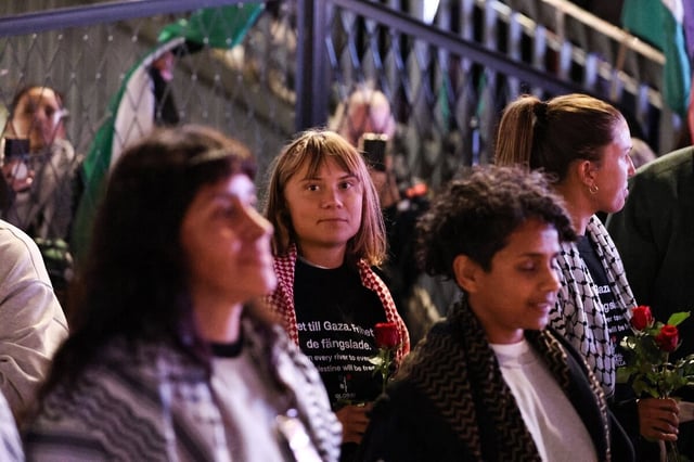 Greta Thunberg und andere Menschen mit Kuffyahs