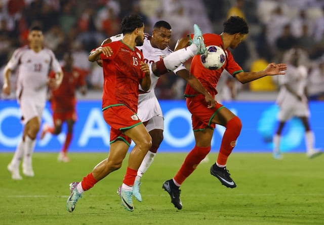 تعادل سلبي بين قطر وعمان.. هدية لمنتخب الإمارات