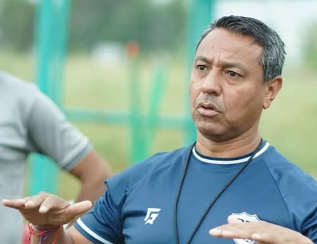 El peruano dirige al seleccionado nacional que se enfrentará este jueves a Afganistán, por el Grupo E de la Copa Asiática.
