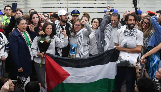 Los mexicanos que formaban parte de la Global Sumud Flotilla llegaron este miércoles al Aeropuerto Internacional de la Ciudad de México (AICM). Foto: Mario Jasso, Cuartoscuro