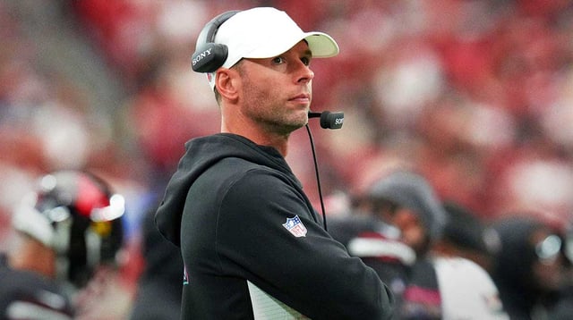Arizona Cardinals head coach Jonathan Gannon looks on from the sidelines as they play against the Tennessee Titans at State Farm Stadium in Glendale on Oct. 5, 2025. Mandatory Credit: © Matt Kartozian-Imagn Images