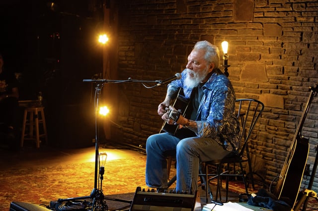 Rock Hall legend and Jefferson Airplane co-founder Jorma Kaukonen plans to celebrate his 85th birthday with a nationwide tour and a rare 1965 live album.