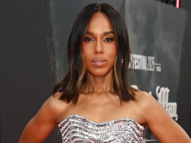 Kerry Washington attended the Wake Up Dead Man: Knives Out premiere in a five-figure Oscar de la Renta metallic silver gown