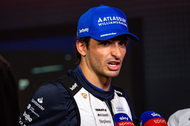 SINGAPORE, SINGAPORE - OCTOBER 4: Carlos Sainz of Spain and Williams Max Verstappen of the Netherlands and Oracle Red Bull Racing during qualifying ahead of the F1 Grand Prix of Singapore at Marina Bay Street Circuit on October 4, 2025 in Singapore, Singapore. (Photo by Jayce Illman/Getty Images)