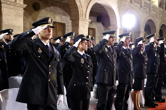 «Proteger, asistir, guiar»: El día grande de la Policía Nacional.