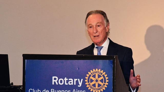 Gustavo Weiss habló en el Rotary Club. 