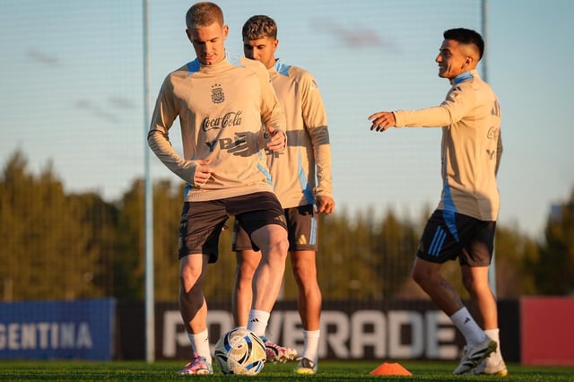 Franco Mastantuono se entrena en Miami como parte de la selección argentina mayor; este viernes afrontará un amistoso contra Venezuela.
