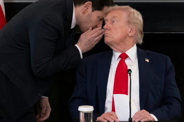 US-Präsident Donald Trump hat von Außenminister Marco Rubio eine Notiz erhalten, wonach ein Gaza-Abkommen "sehr nahe" sei. "Wir brauchen bald Ihre Genehmigung für einen Truth-Social-Beitrag, damit Sie den Deal als Erster bekannt geben können", ist ebenfalls zu lesen.