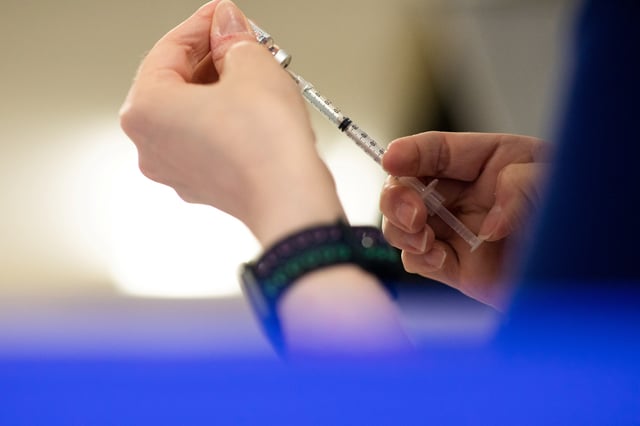 A nurse fills up syringes with the coronavirus disease (COVID-19) vaccines in Waterford, Michigan, U.S., April 8, 2022.  REUTERS/Emily Elconin