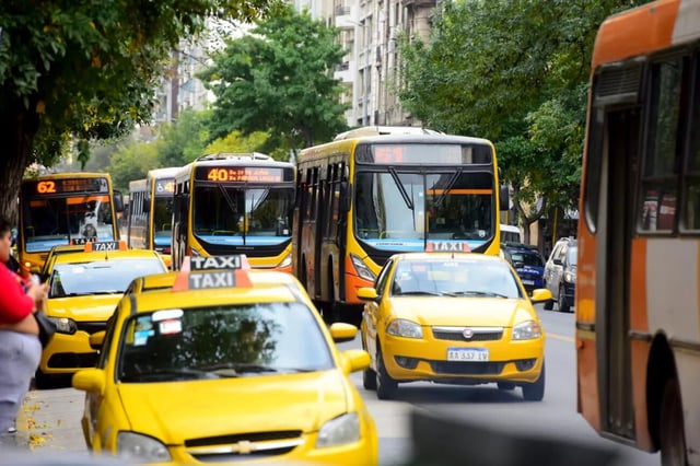 Los colectivos urbanos funcionarán con frecuencia de día domingo. (José Gabriel Hernández / La Voz)