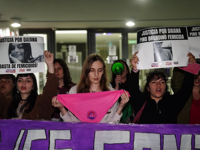 Marcha en reclamo de Justicia en Paraná por el crimen de Daiana Mendieta (22). Foto Marcelo Carroll/Enviado especial.