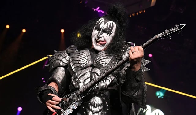 Gene Simmons, estrella del grupo Kiss, es hospitalizado de emergencia tras chocar contra un auto