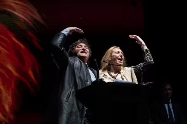El presidente de Argentina y la secretaria de Presidencia, los hermanos Javier y Karina Milei - Europa Press/Contacto/Manuel Cortina - Archivo