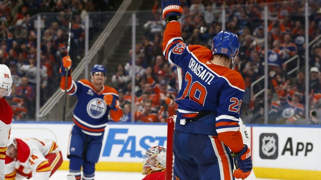 Leon Draisaitl feiert historisches Tor