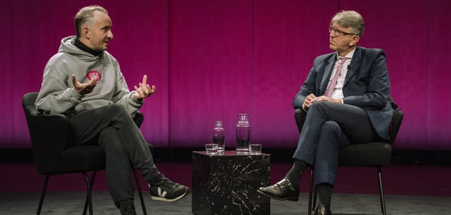 Jan Böhmermann im Gespräch mit Kulturstaatsminister Wolfram Weimer im Haus der Kulturen der Welt