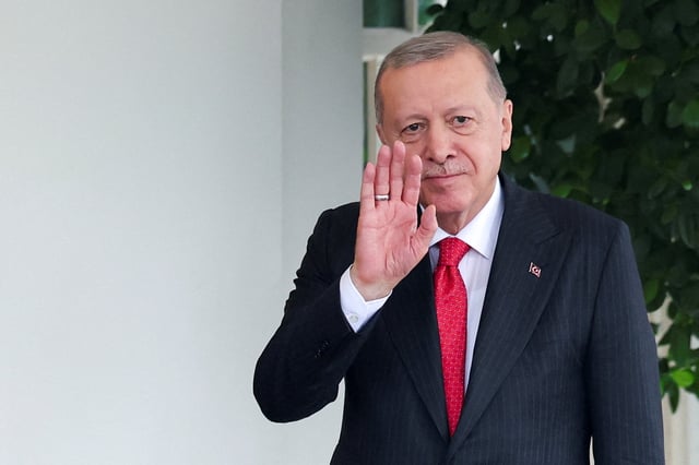 Turkey's President Recep Tayyip Erdogan gestures, as he arrives for a meeting with U.S. President Donald Trump at the White House in Washington, D.C., U.S., September 25, 2025. REUTERS/Jonathan Ernst
