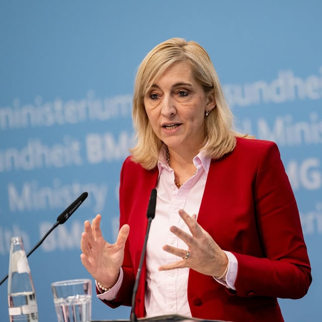 Bundesgesundheitsministerin Nina Warken möchte die Medikamentenzuzahlung um 50 Prozent erhöhen